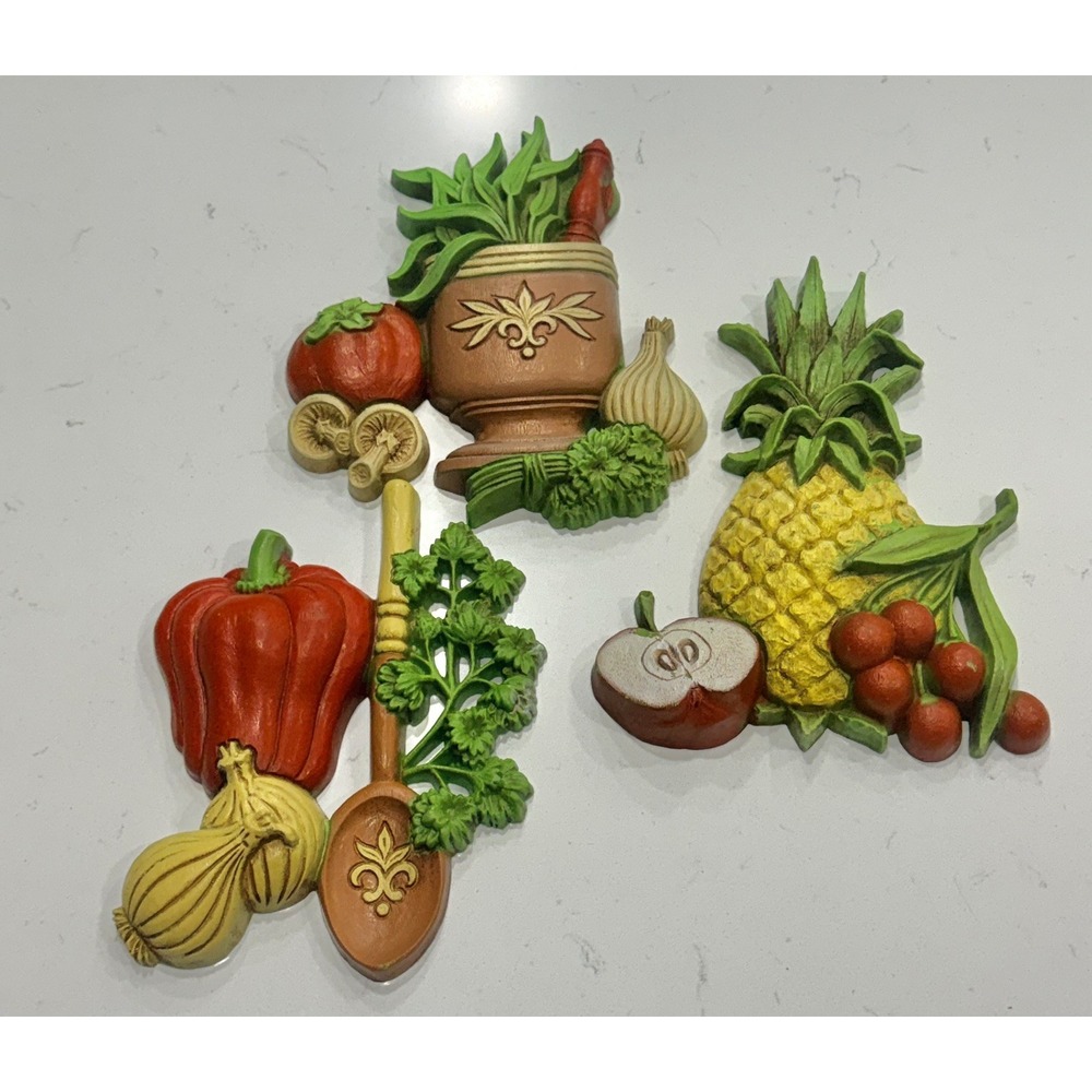 Dart Industries Vintage fruit & vegetable wall plaques MCM Decor Set of 3, CHIPS